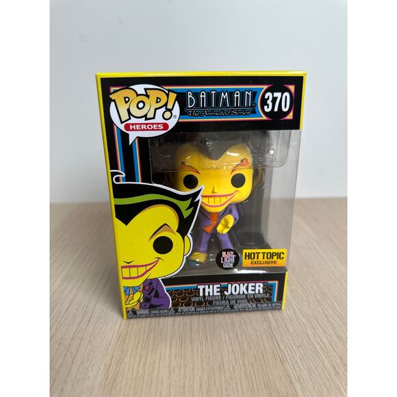 Funko Pop 370 The Joker Hot Topic Exclusive (Blacklight Glo) - NEW IN BOX - Picture 1 of 4